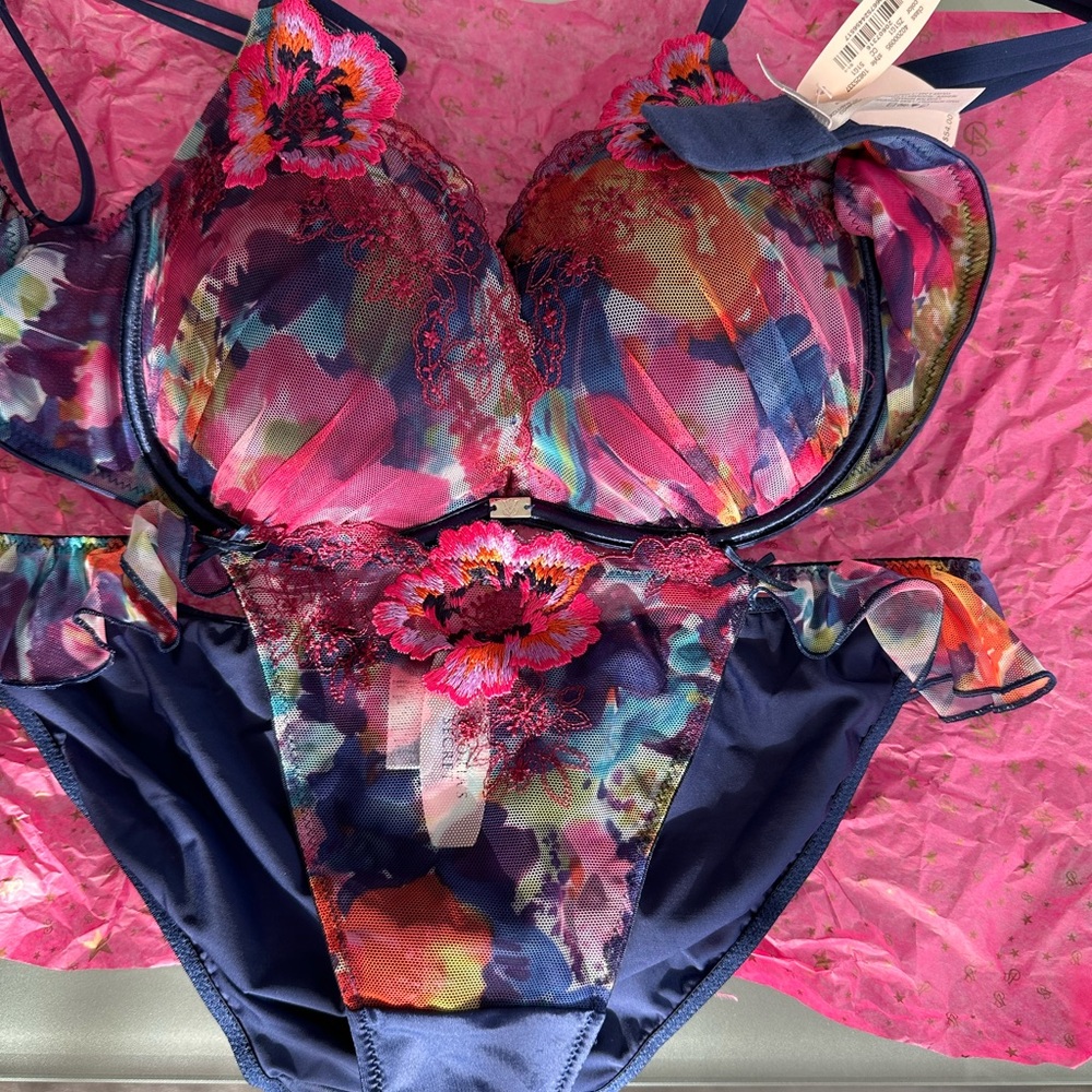 VICTORIA’S SECRET Floral Multicolor Intimates Set